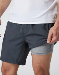 Vuori Kore Lined 7” Short Men Charcoal