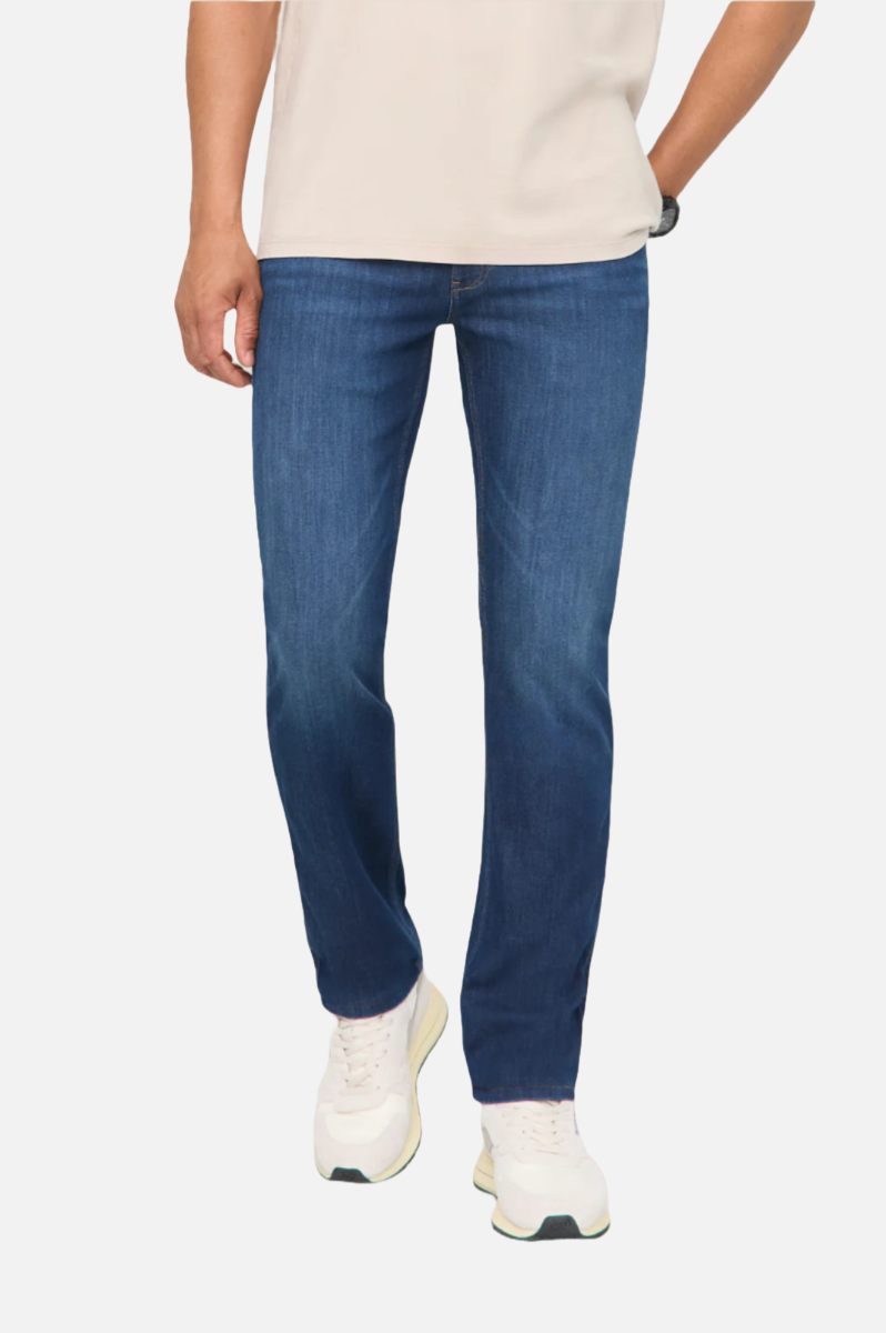 Duer Performance Denim Lite Slim Straight Men Worn In Indigo