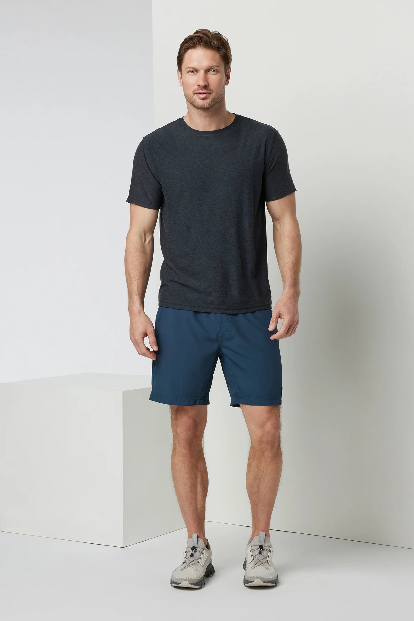 Vuori Strato Tech Tee Men Heather Charcoal